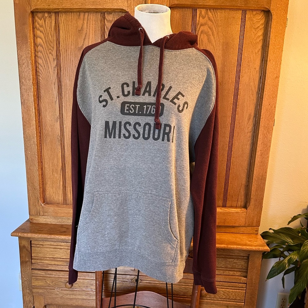 St. Charles Missouri Hooded Sweatshirt Gray & Burgundy 2XL Independent Trading